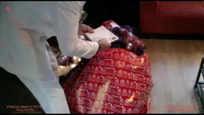 Mamma, aghju avutu u mo rigalu di Natale, una cagna bionda pelosa di mamma cù un culo grossu pazza di u cazzo